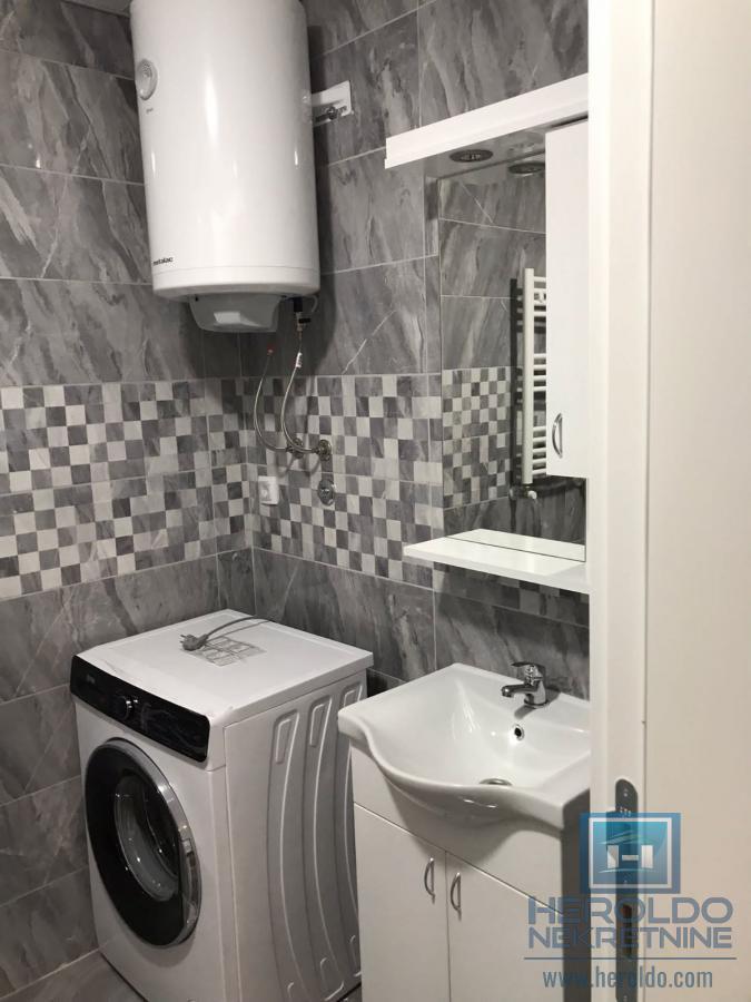 Stan u centru na cetvrtom spratu 4