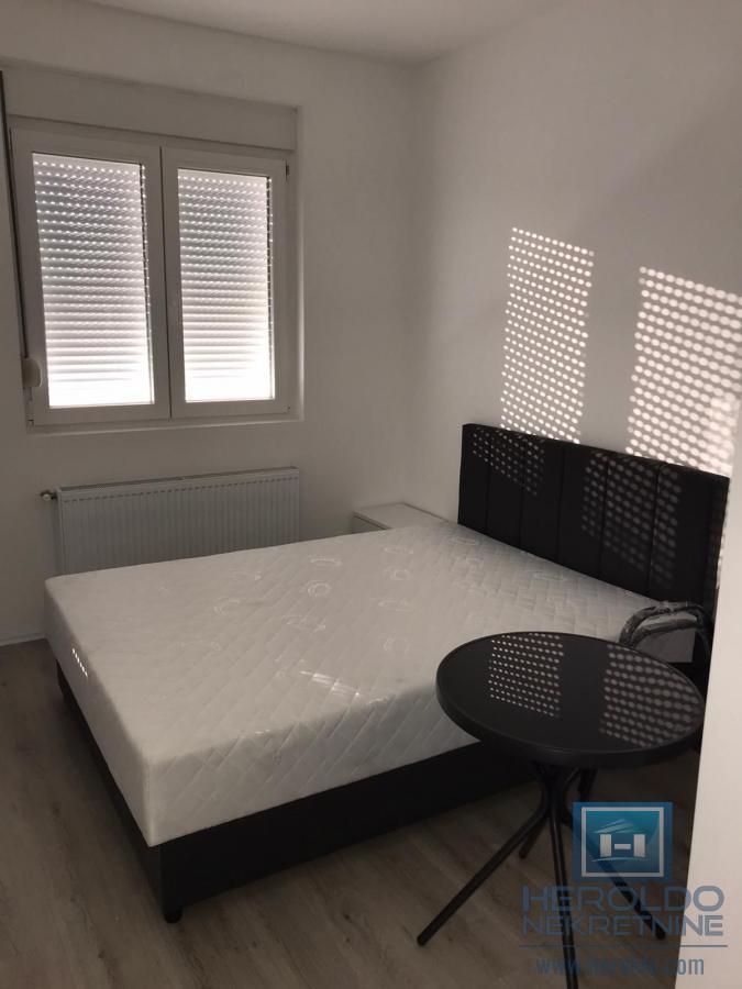 Stan u centru na cetvrtom spratu 5