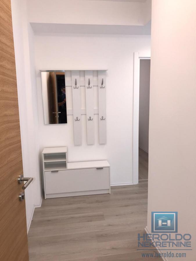 Stan u centru na cetvrtom spratu 7