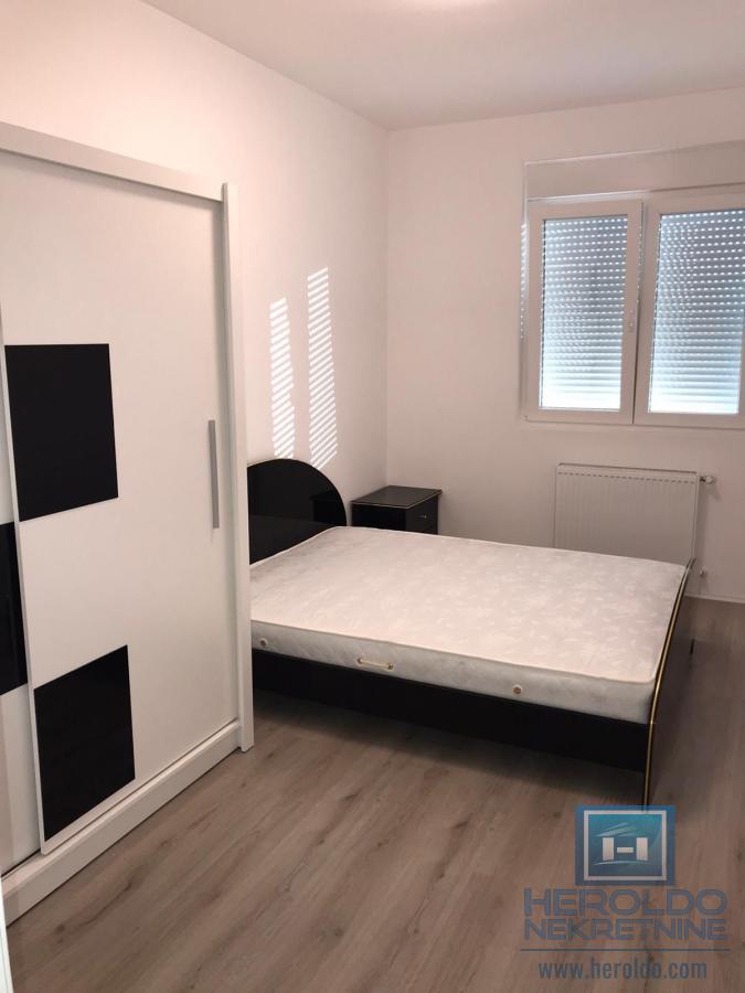 Stan u centru na cetvrtom spratu 8