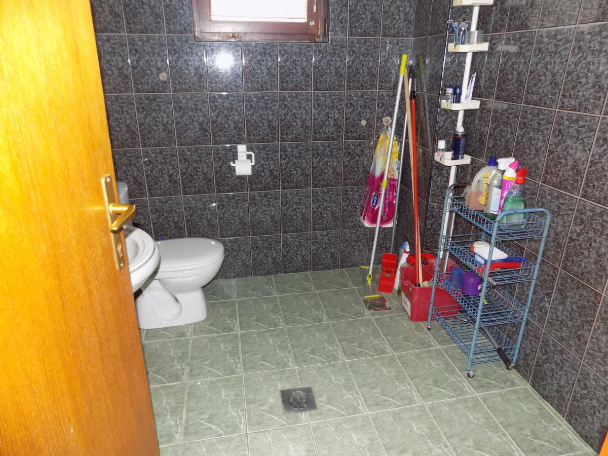 Prostrana kuća na prodaju 17