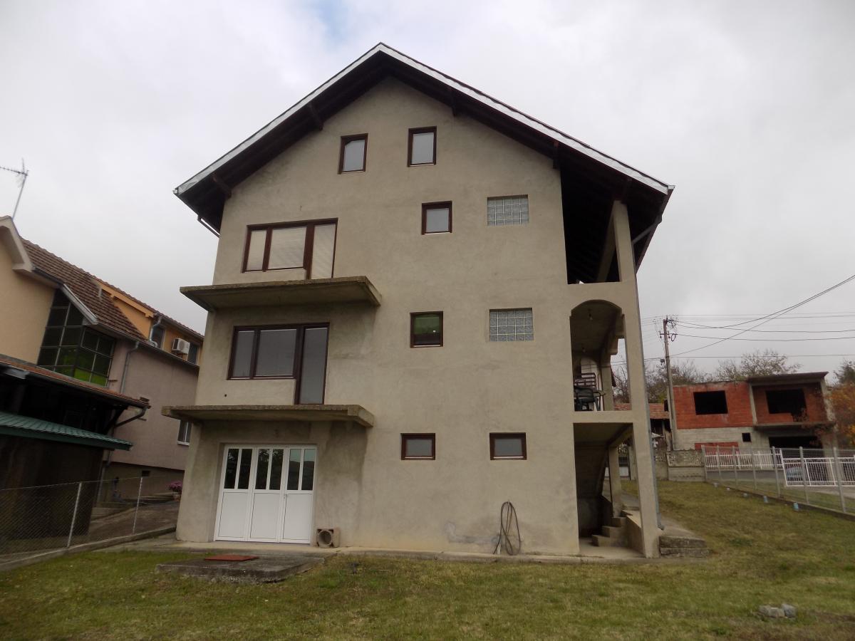 Prostrana kuća na prodaju 2