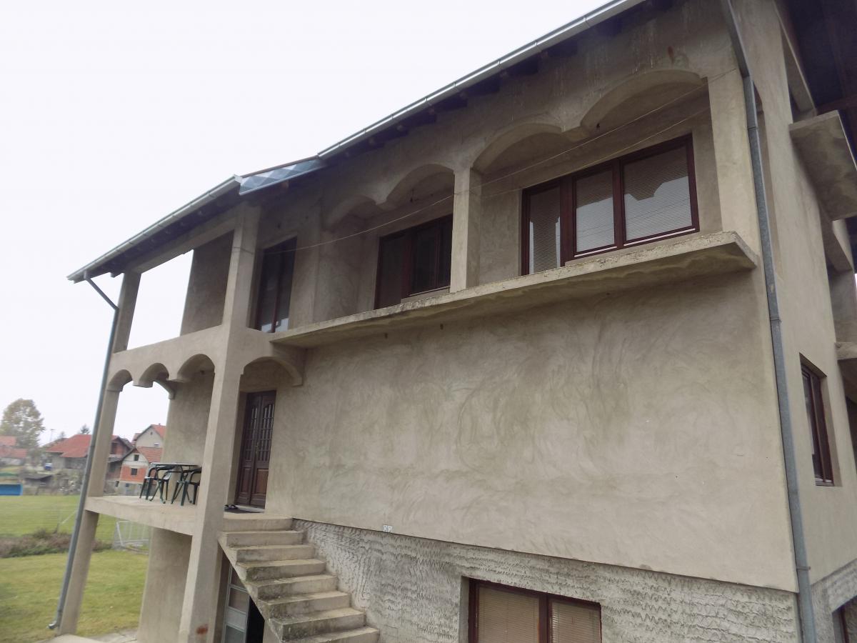 Prostrana kuća na prodaju 3