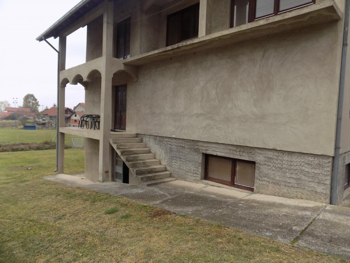 Prostrana kuća na prodaju 4