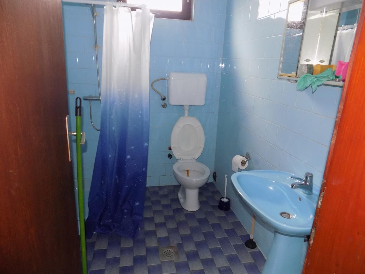 Prostrana kuća na prodaju 18