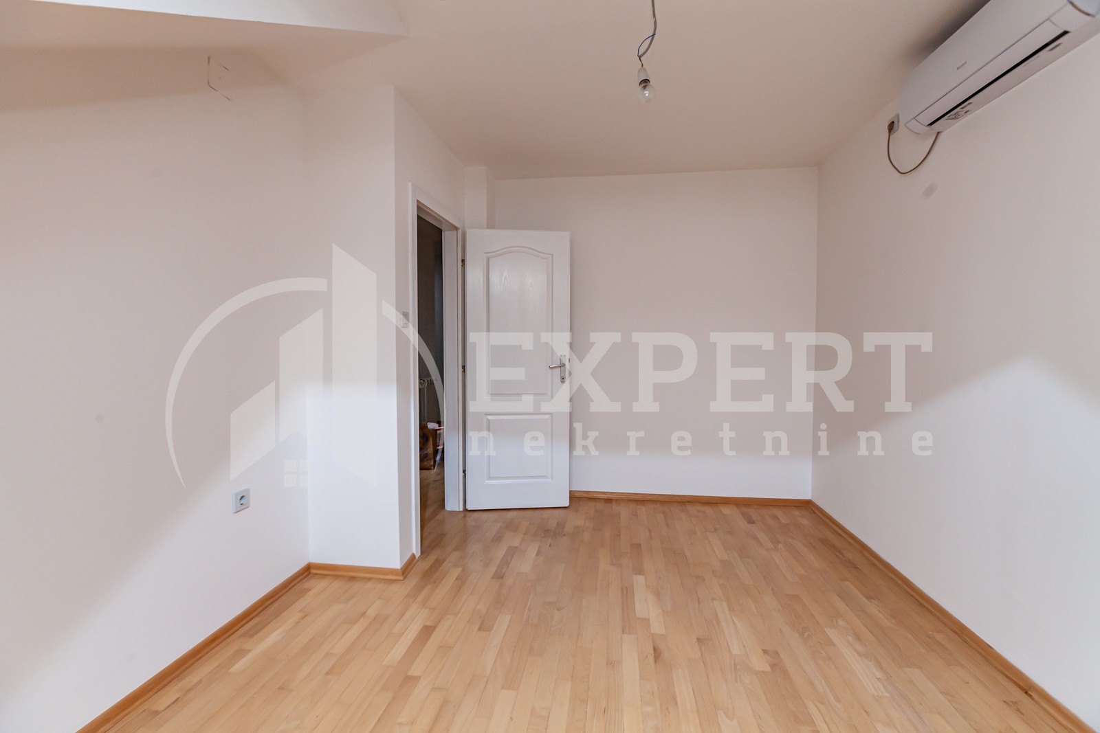 četvorosoban stan, 149 m2, Pantelej, Studenička ID: p-012772 11