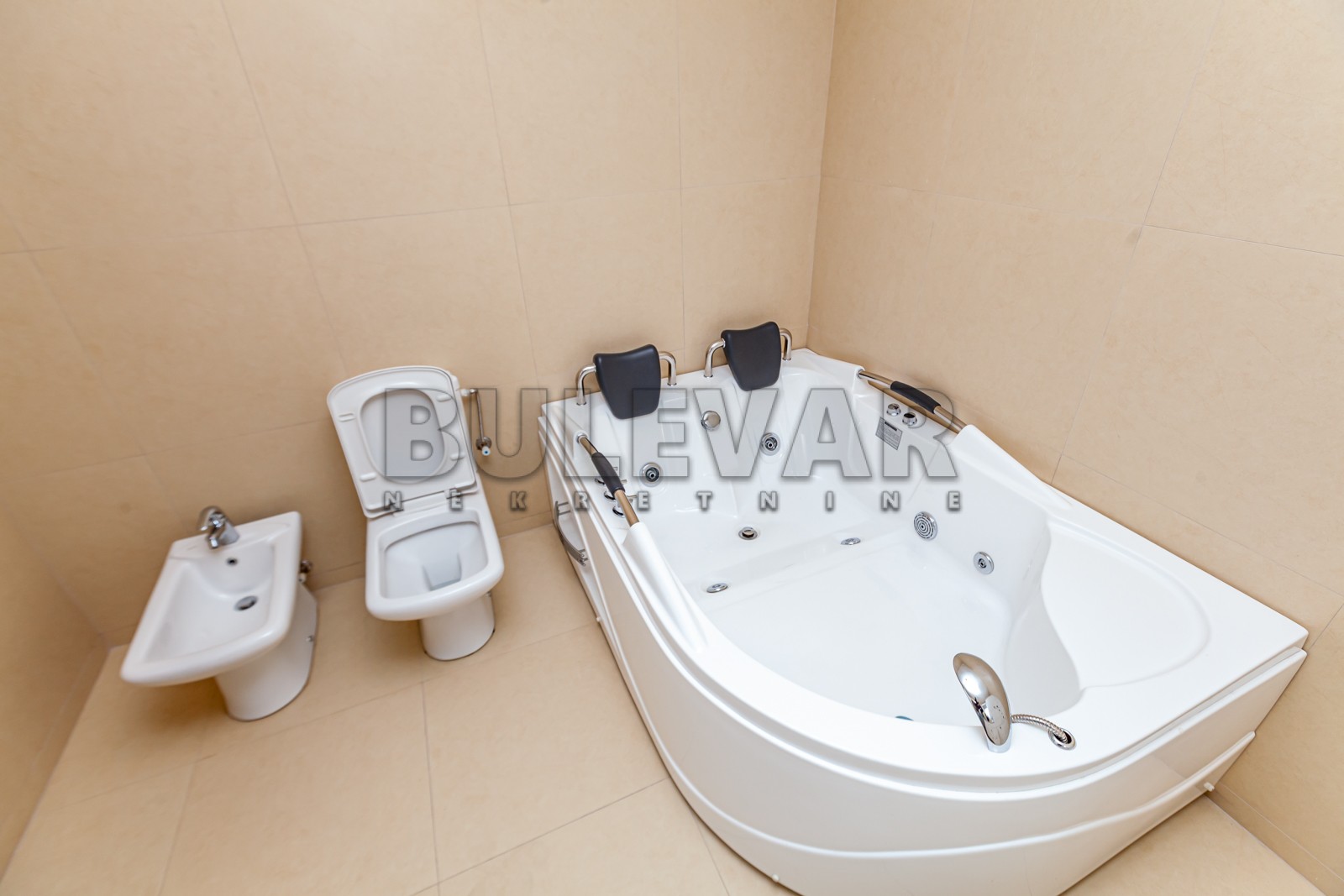 četvorosoban stan, 149 m2, Pantelej, Studenička ID: p-012772 19