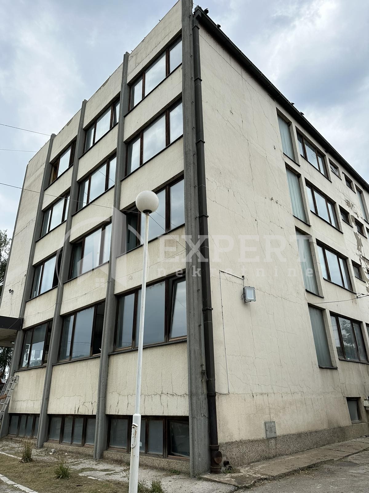 Lokal, 1240 m2, 9. oktobra ID: p-012786 1