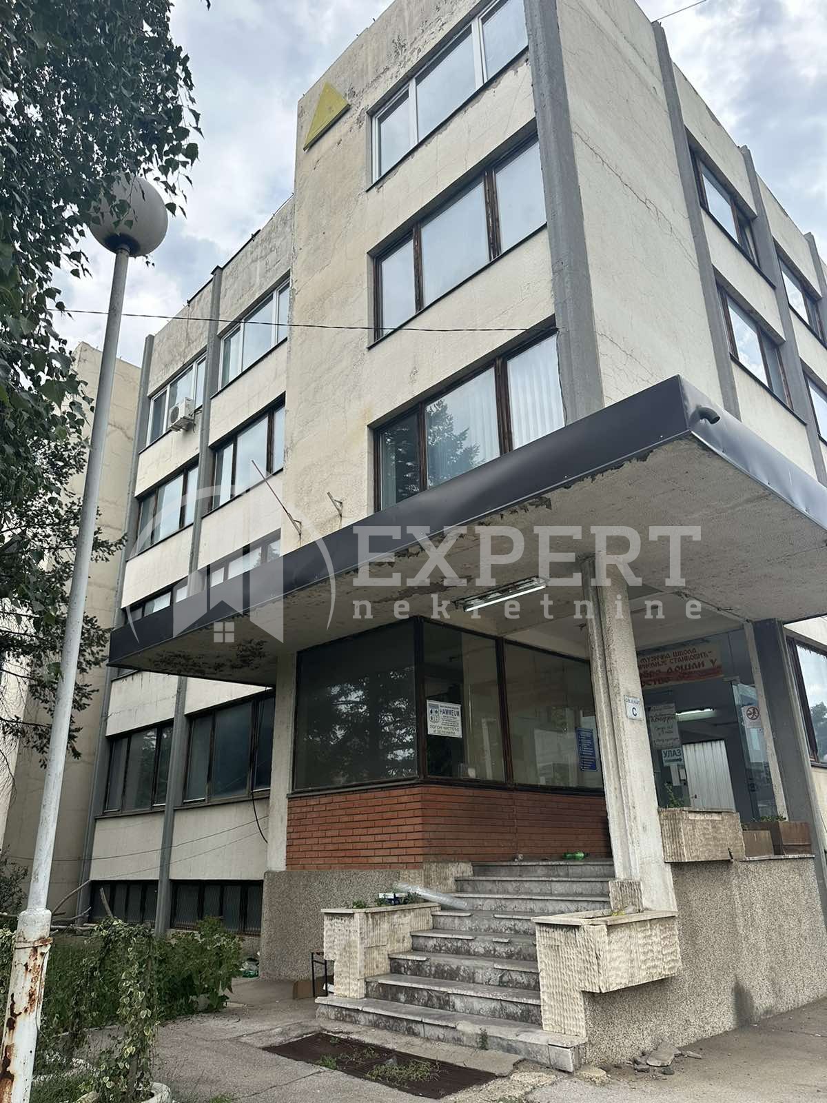 Lokal, 1240 m2, 9. oktobra ID: p-012786 2