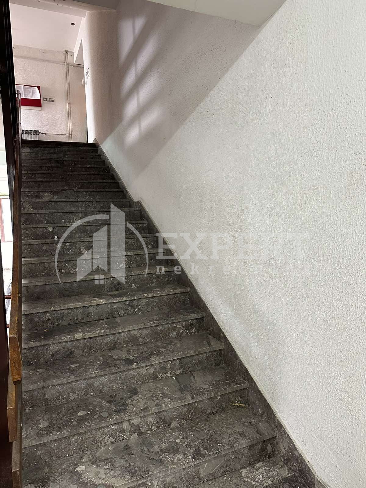 Lokal, 1240 m2, 9. oktobra ID: p-012786 3