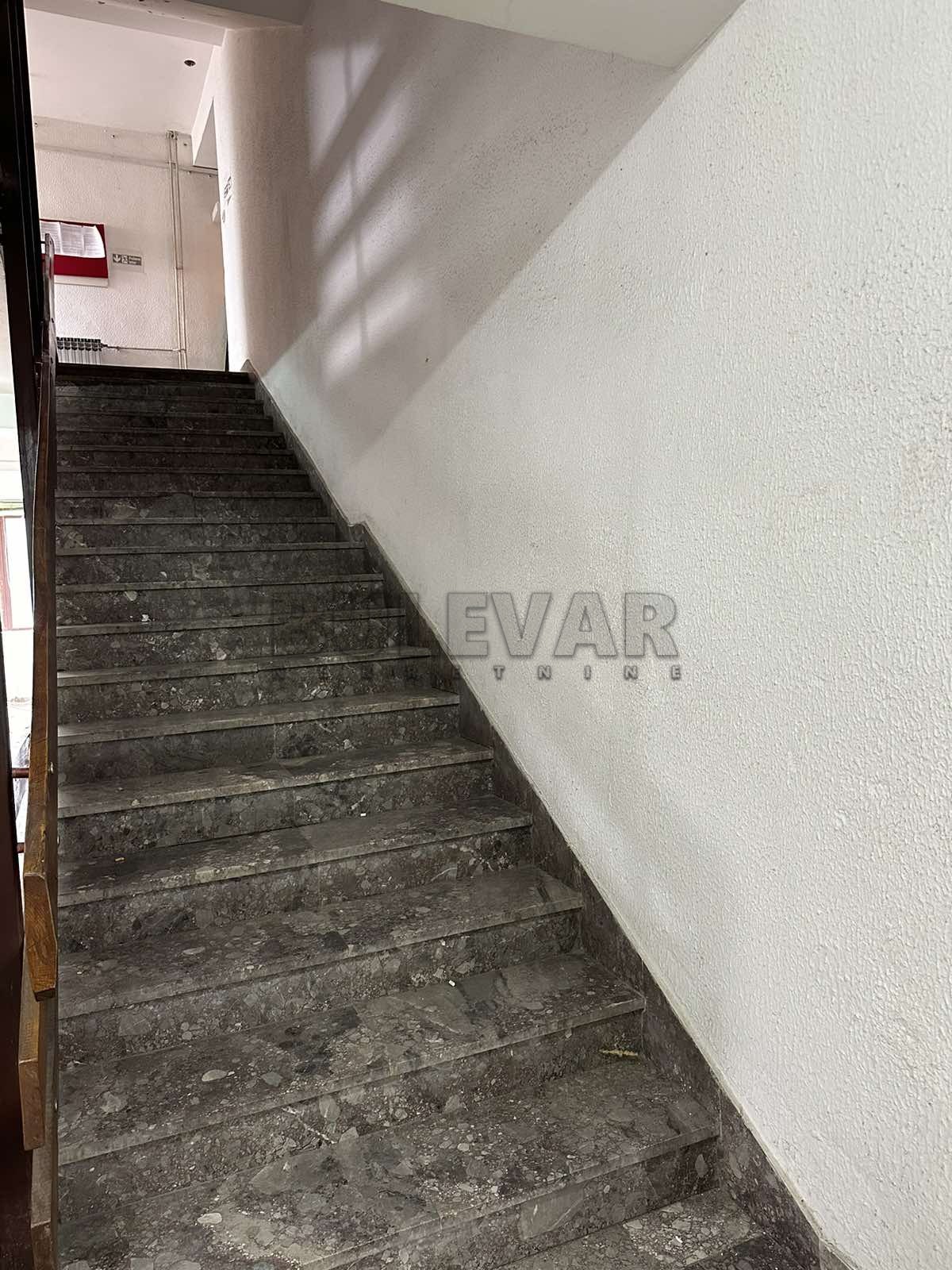 Lokal, 1240 m2, 9. oktobra ID: p-012786 3