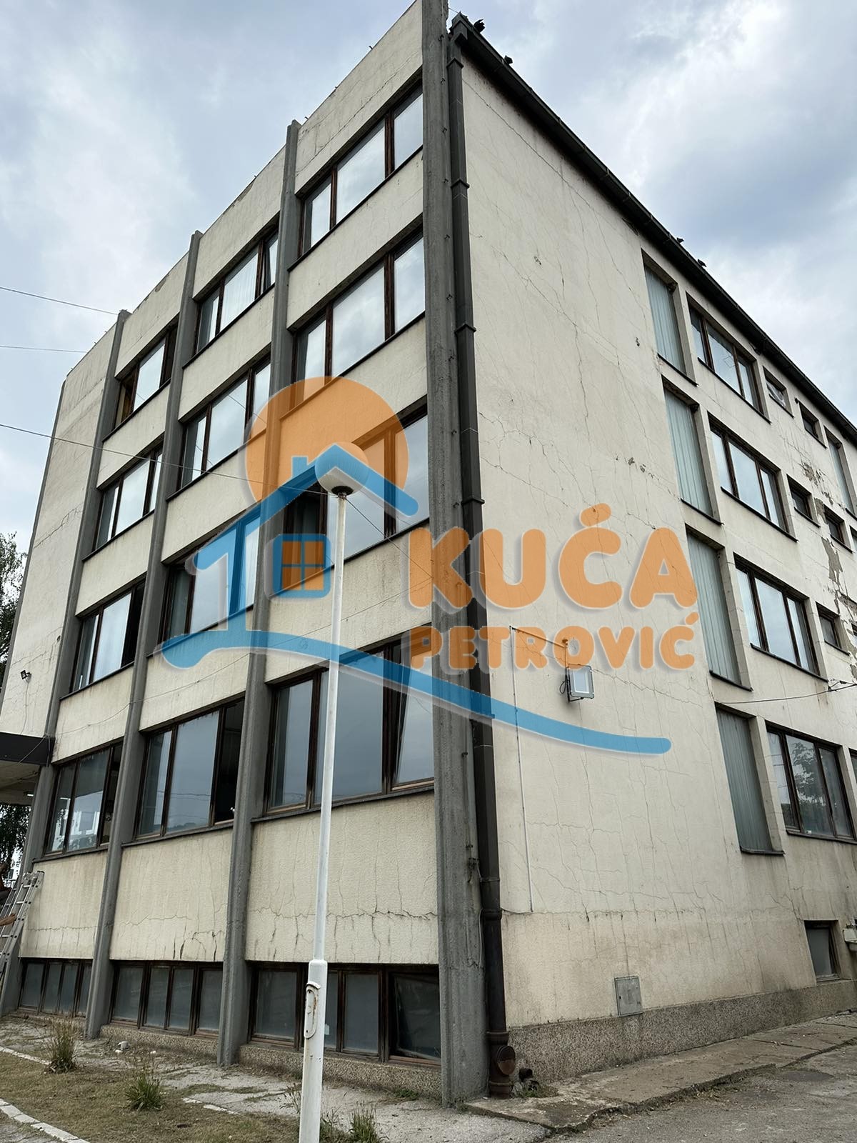 Lokal, 1240 m2, 9. oktobra ID: p-012786 1