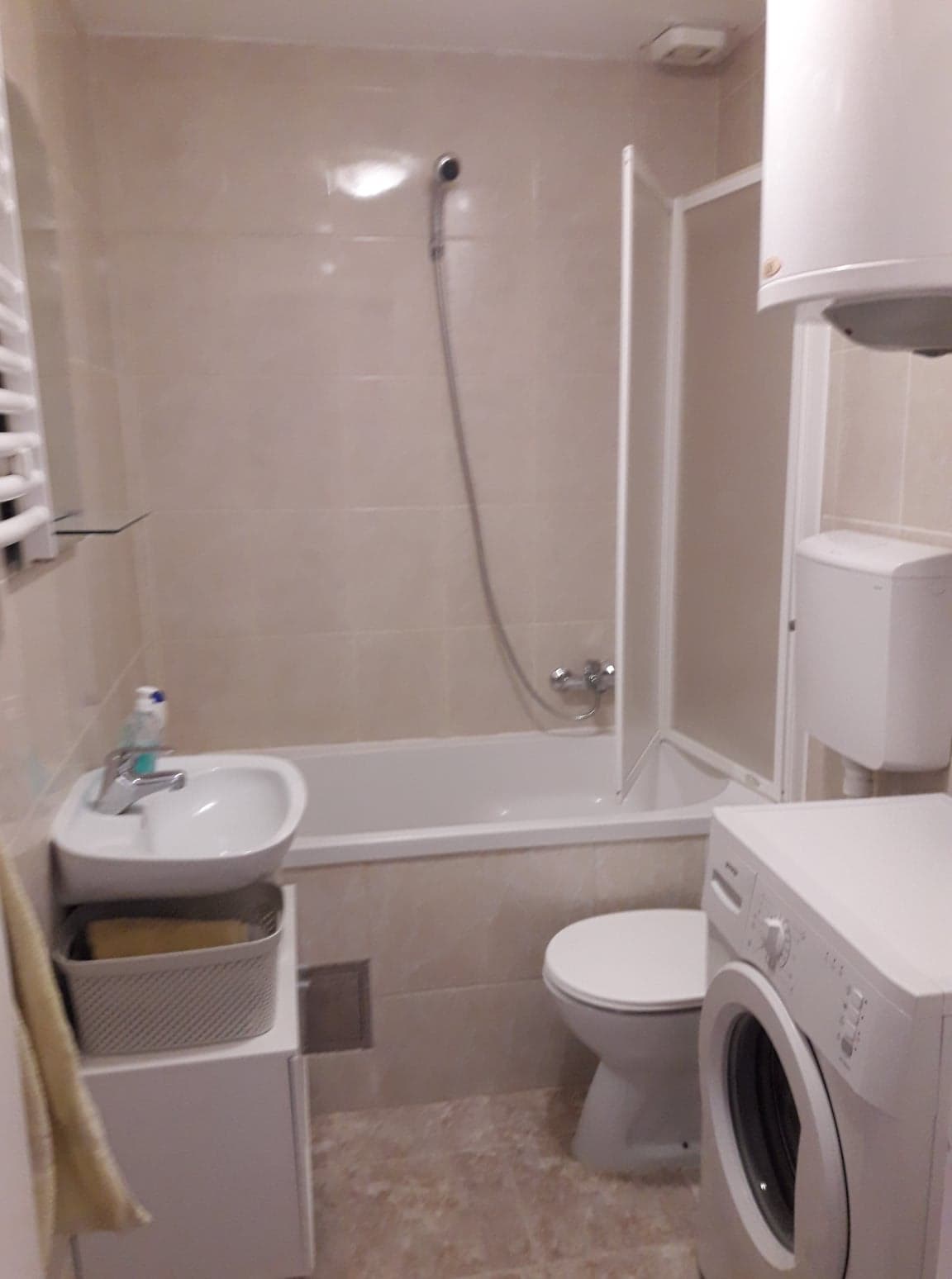 stan sa malim troskovima  lepo opremljen sa terasom i parkingom  4