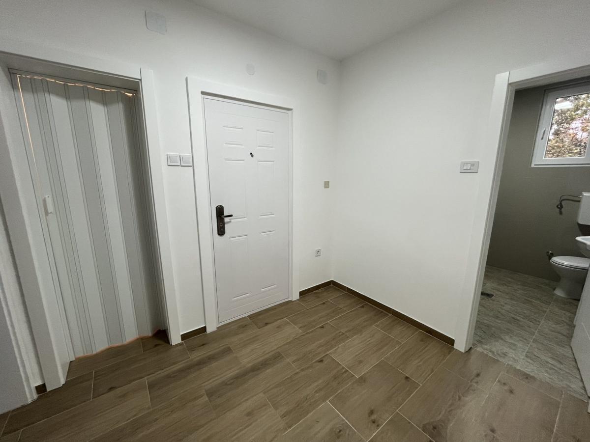 Trosoban stan u centru Ćuprije 7