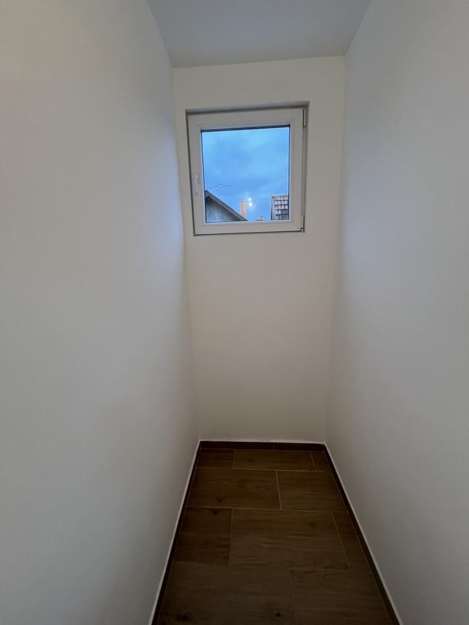 Trosoban stan u centru Ćuprije 10