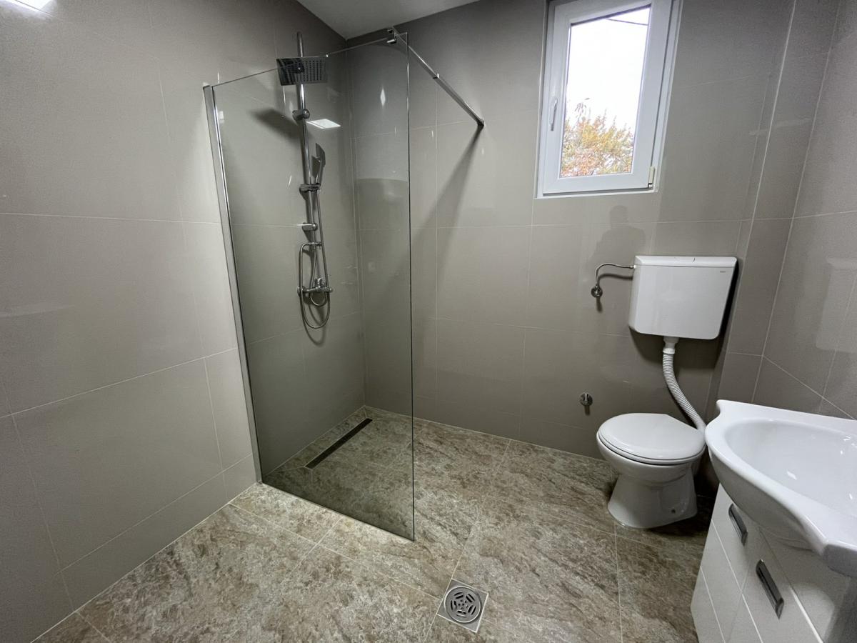 Trosoban stan u centru Ćuprije 11