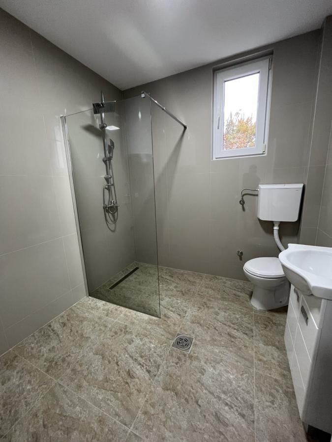 Trosoban stan u centru Ćuprije 12