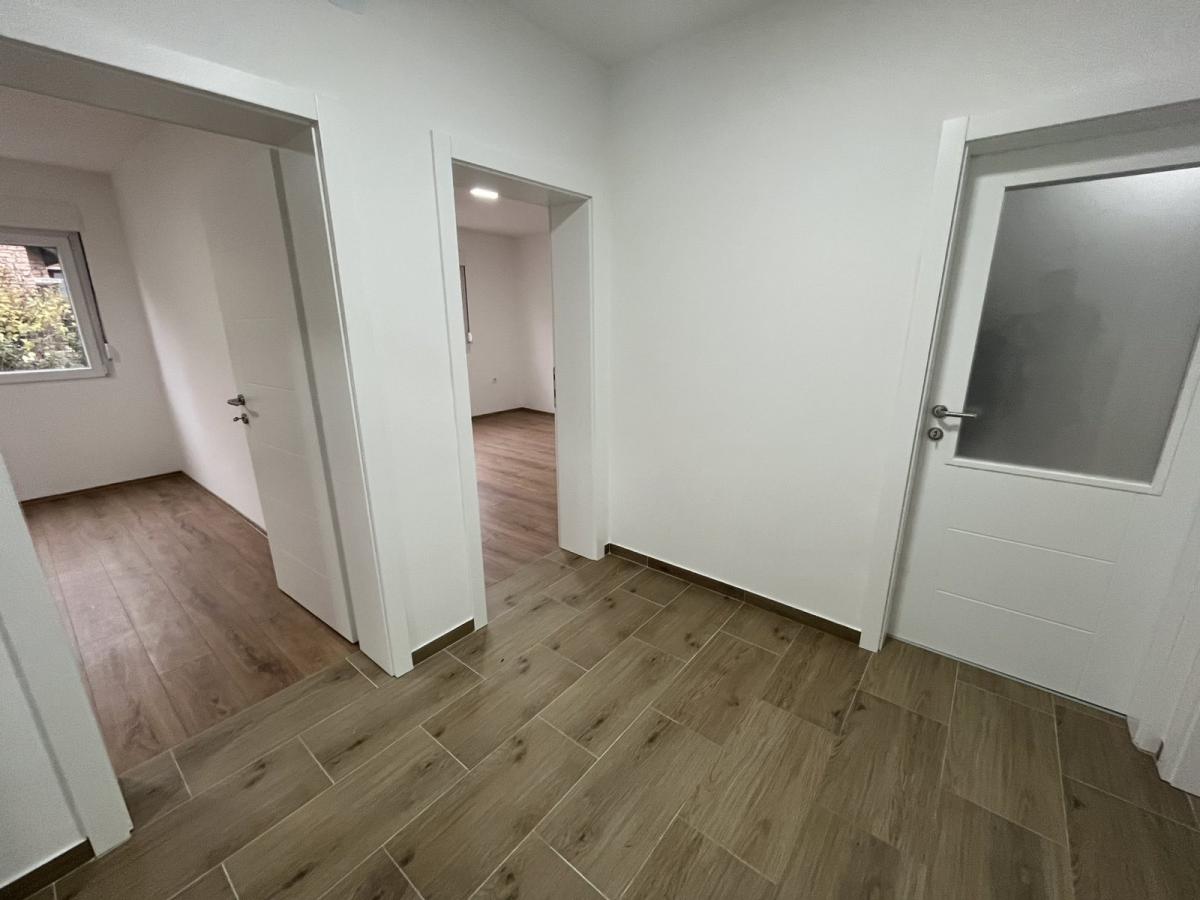 Trosoban stan u centru Ćuprije 8