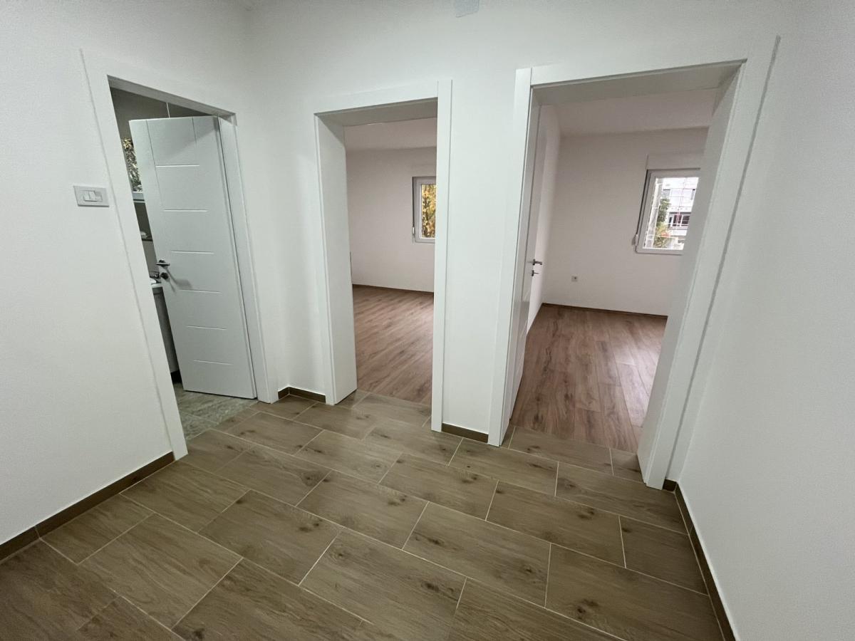 Trosoban stan u centru Ćuprije 9