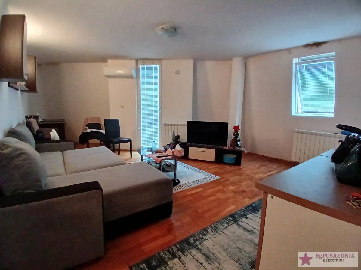 Zemun, Batajnica, Braće Radišić, 52m2 1