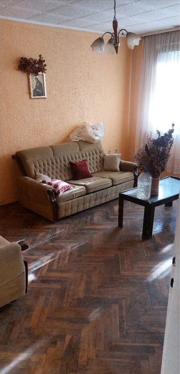 Prodajem stan Surjan Secanj 2