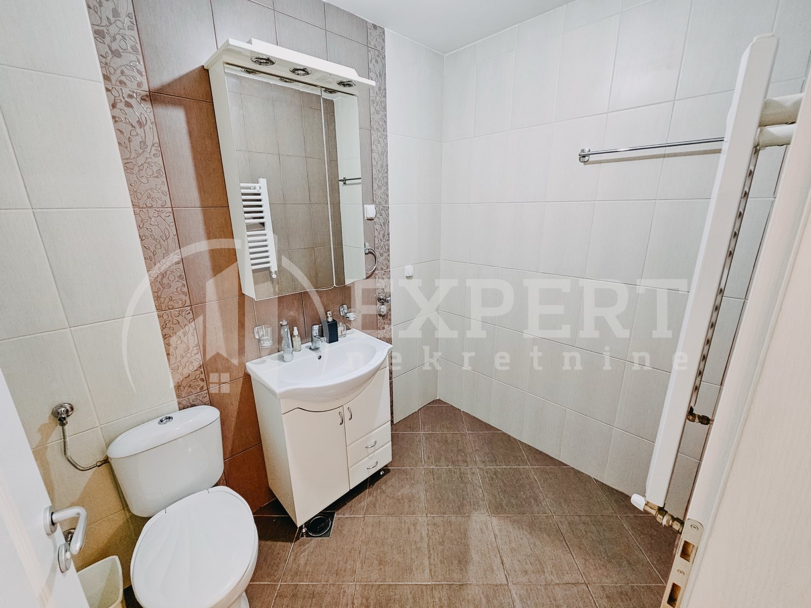 Trosoban stan, 70 m2, Centar, Vožda Karađorđa ID: i-012836 18