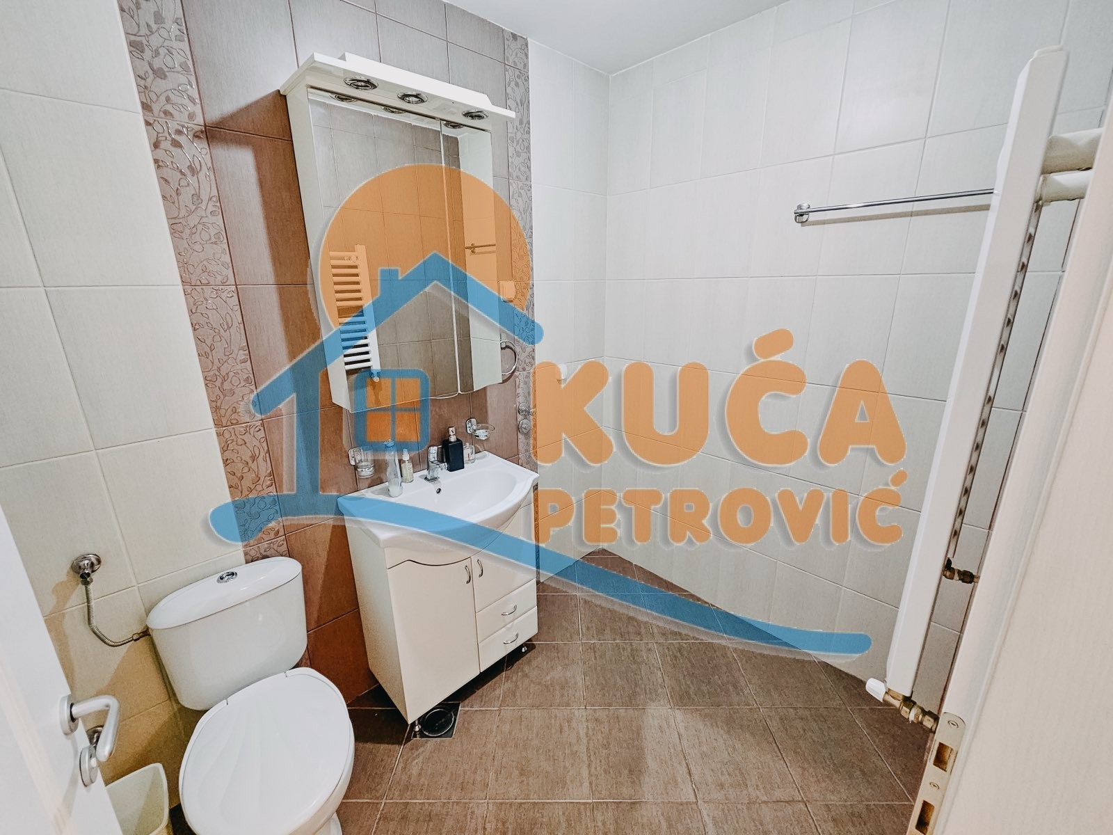 Trosoban stan, 70 m2, Centar, Vožda Karađorđa ID: i-012836 18