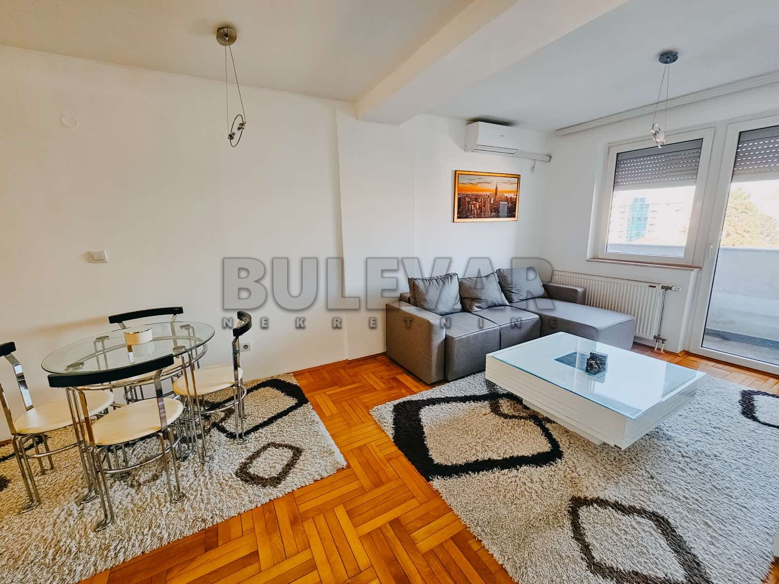 Trosoban stan, 70 m2, Centar, Vožda Karađorđa ID: i-012836 5