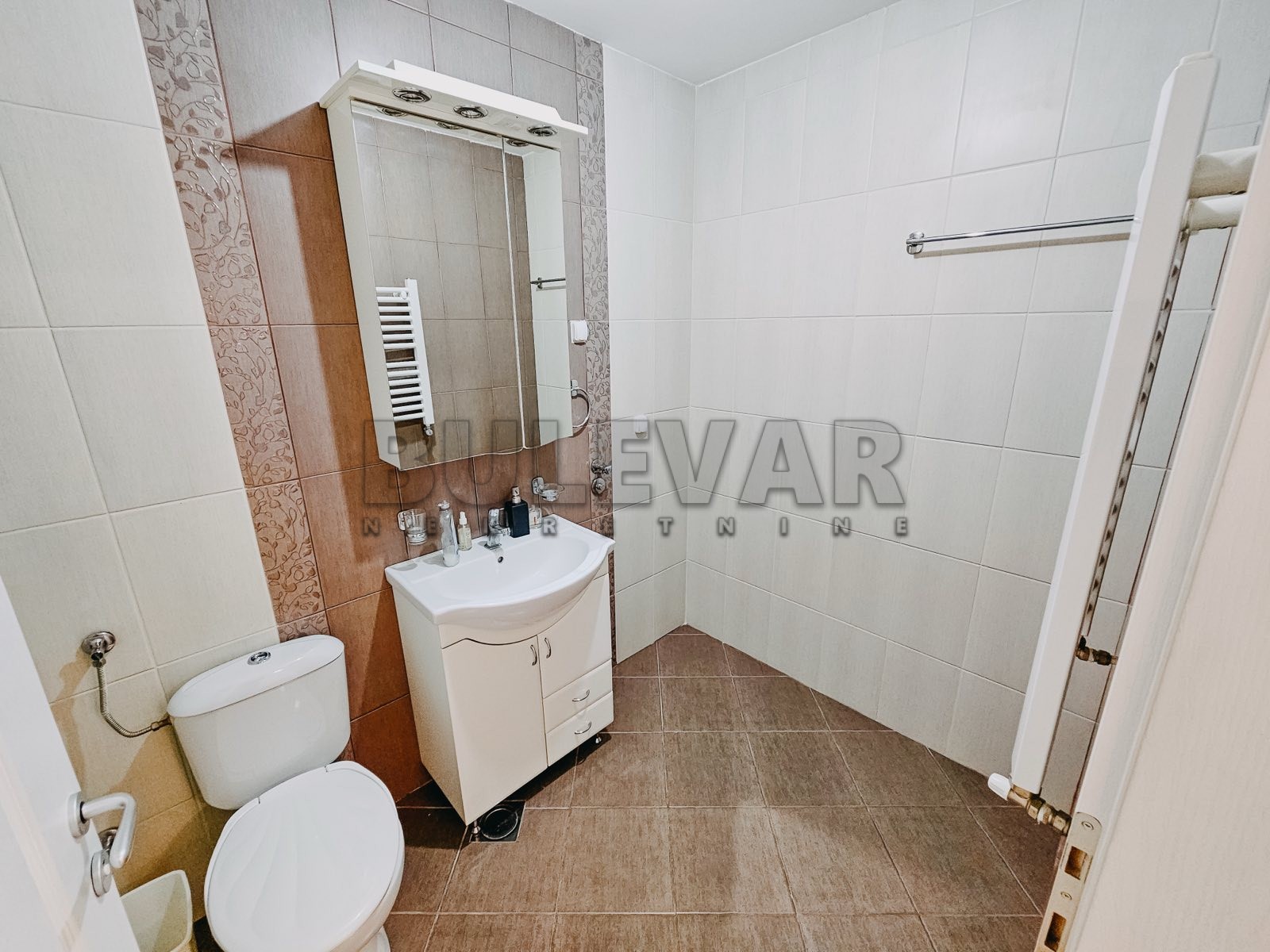 Trosoban stan, 70 m2, Centar, Vožda Karađorđa ID: i-012836 18