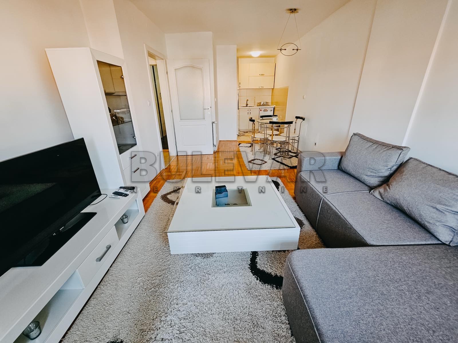 Trosoban stan, 70 m2, Centar, Vožda Karađorđa ID: i-012836 1