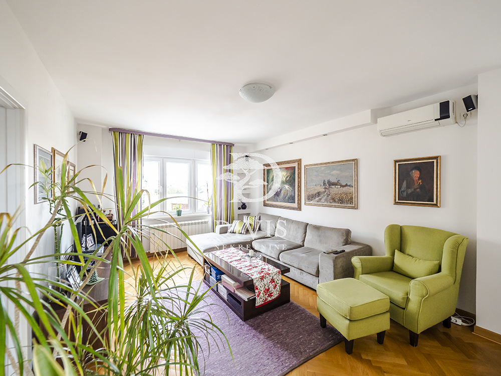 Prodajemo dvosoban  namešten stan na Neimaru  56m2 1