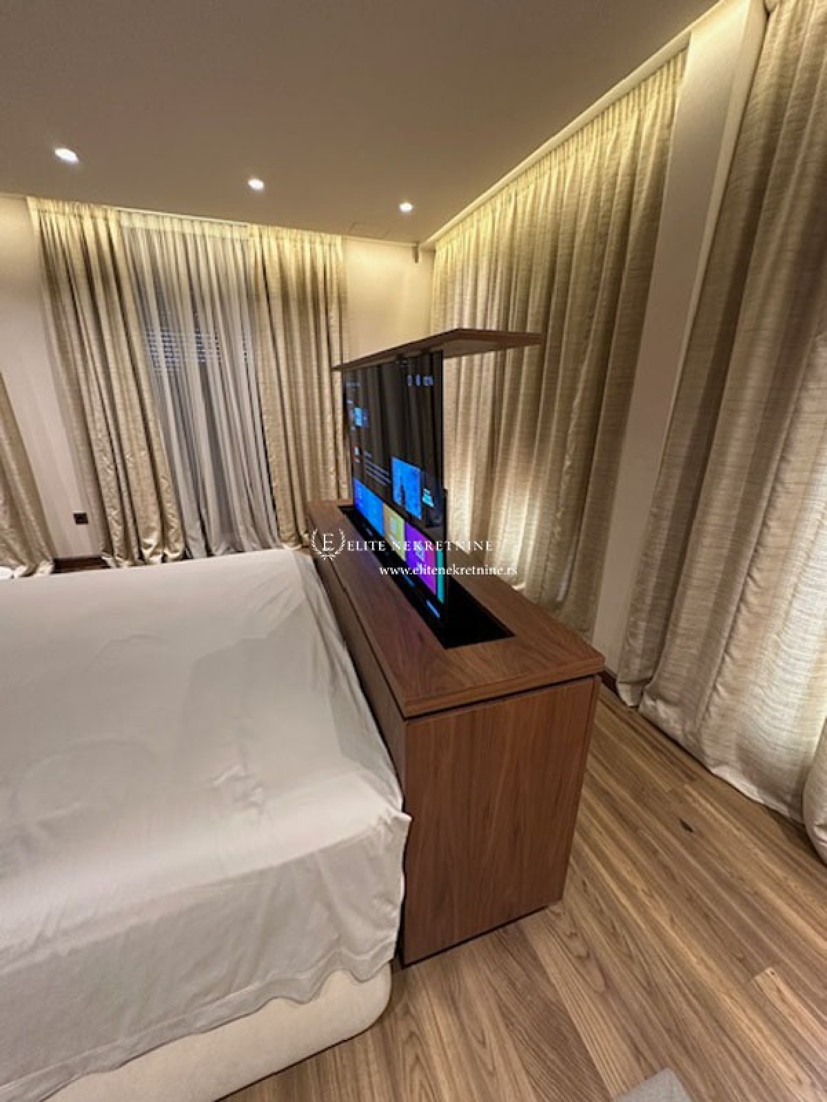 Izdaje se luksuzna nekretnina na prestižnoj lokaciji 8