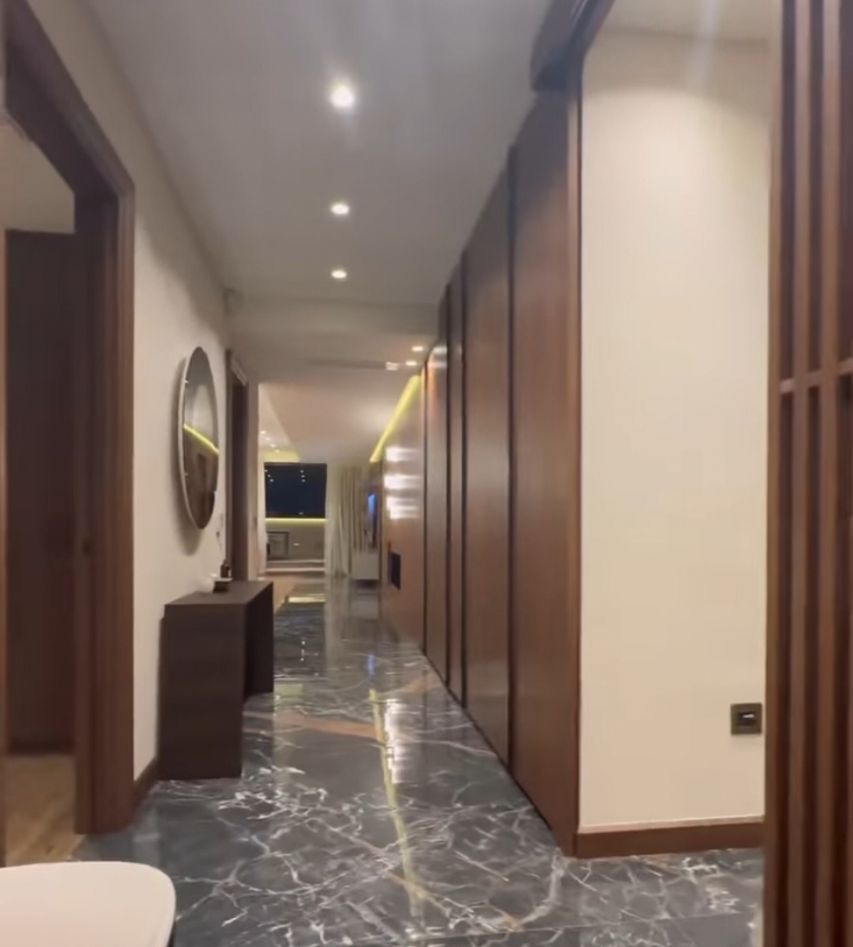 Izdaje se luksuzna nekretnina na prestižnoj lokaciji 20