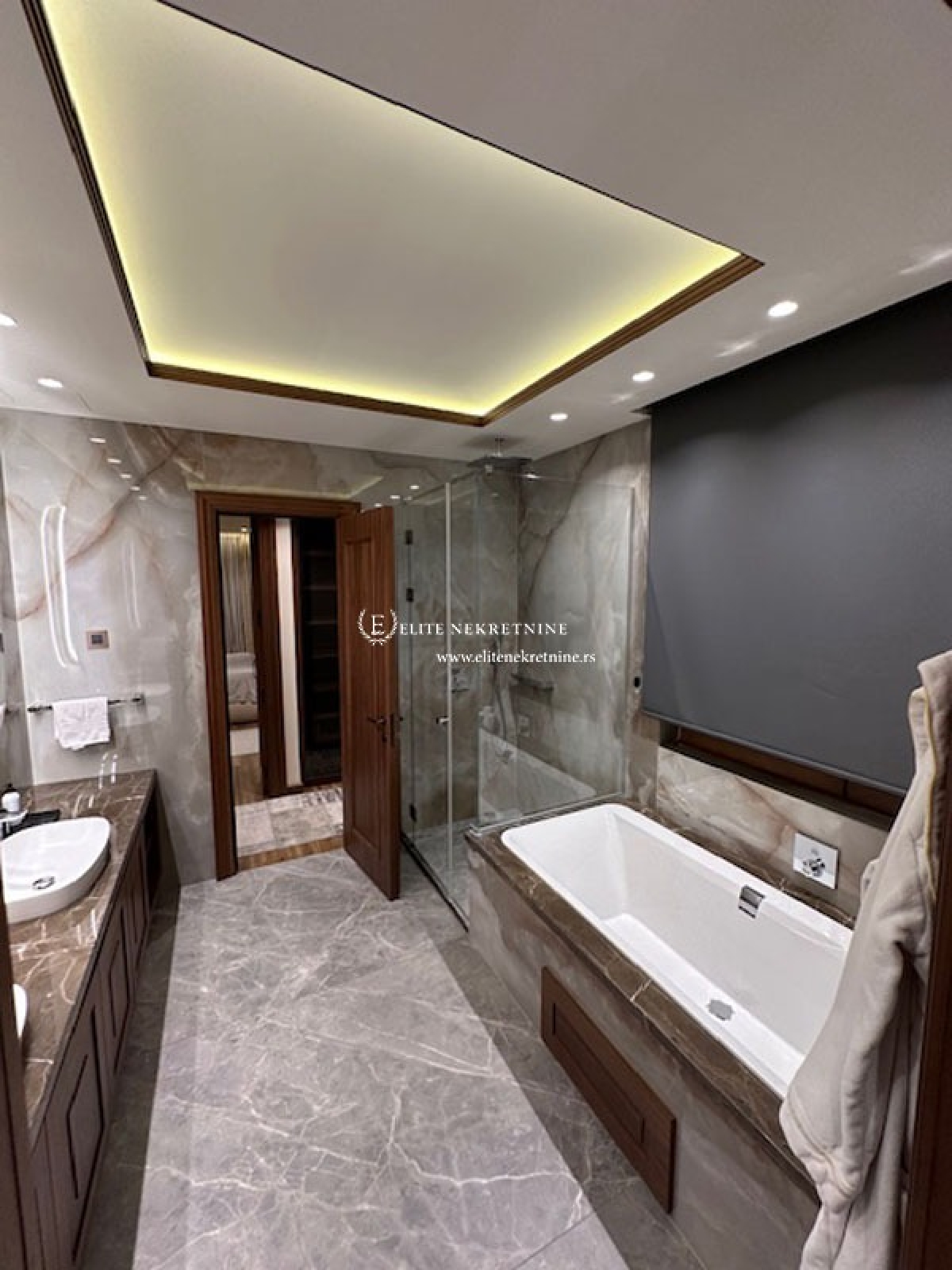 Izdaje se luksuzna nekretnina na prestižnoj lokaciji 14