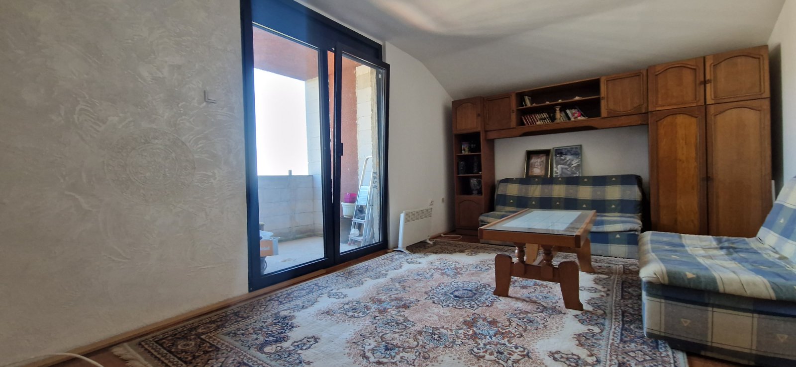 Povoljno prodajem namesten stan Cajetina Zlatibor 4