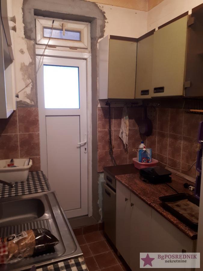 Rakovica, Petlovo brdo, Omladinsko šetalište, 91.3m2 10