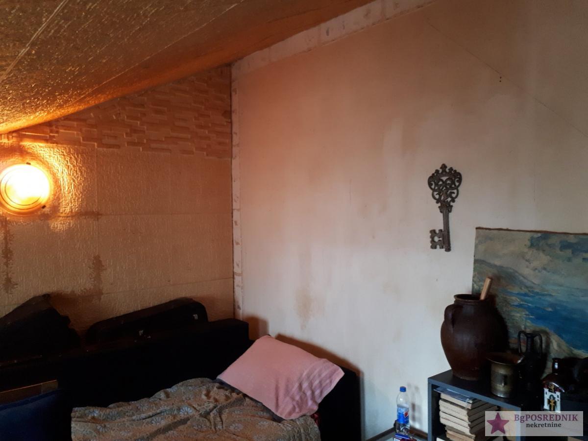 Rakovica, Petlovo brdo, Omladinsko šetalište, 91.3m2 2