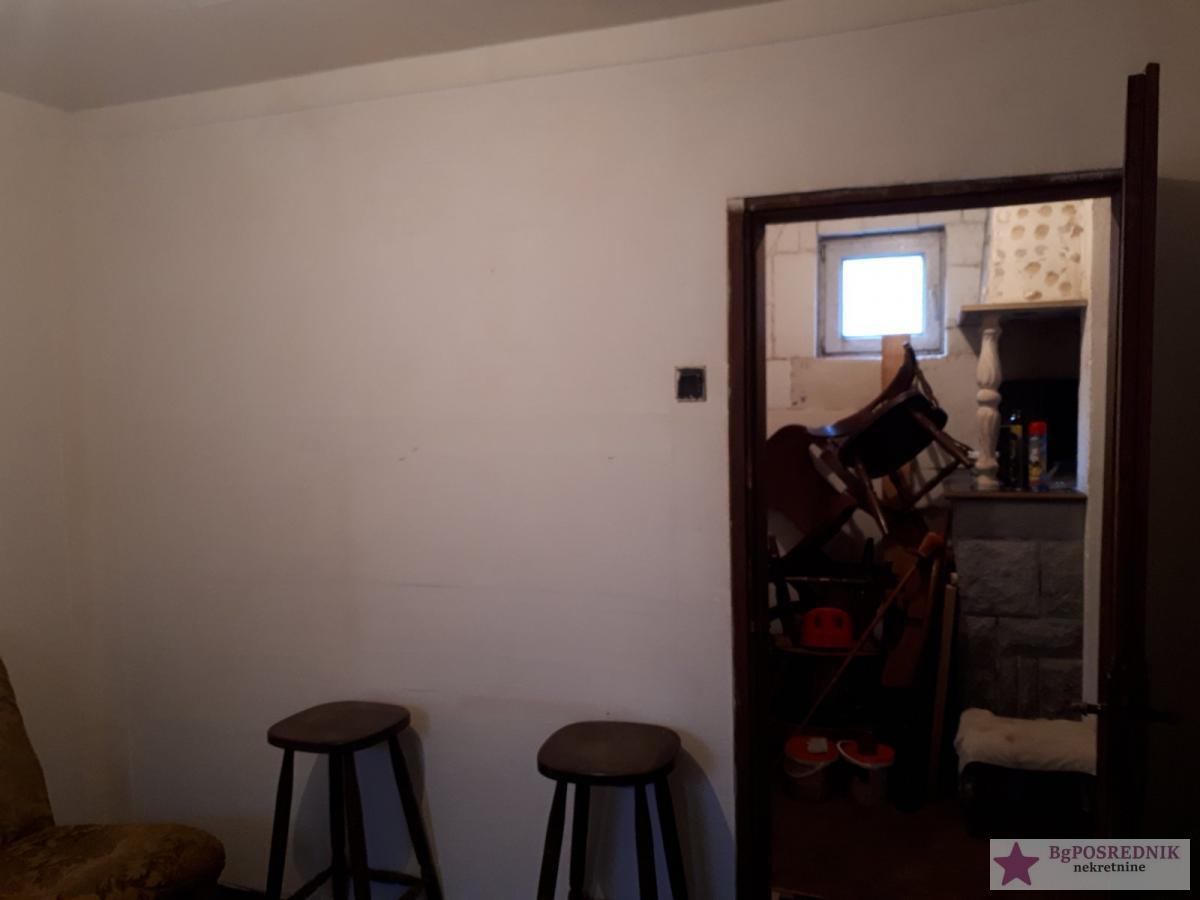 Rakovica, Petlovo brdo, Omladinsko šetalište, 91.3m2 7