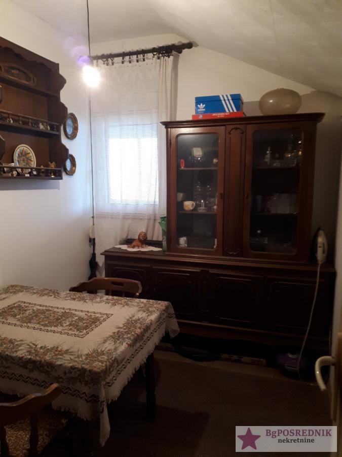 Rakovica, Petlovo brdo, Omladinsko šetalište, 91.3m2 8