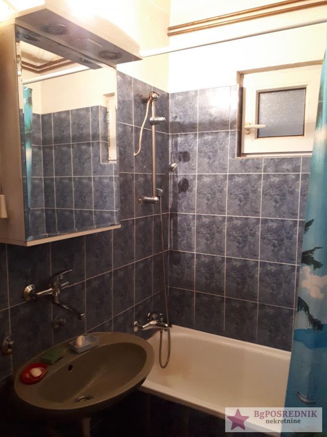 Rakovica, Petlovo brdo, Omladinsko šetalište, 91.3m2 11