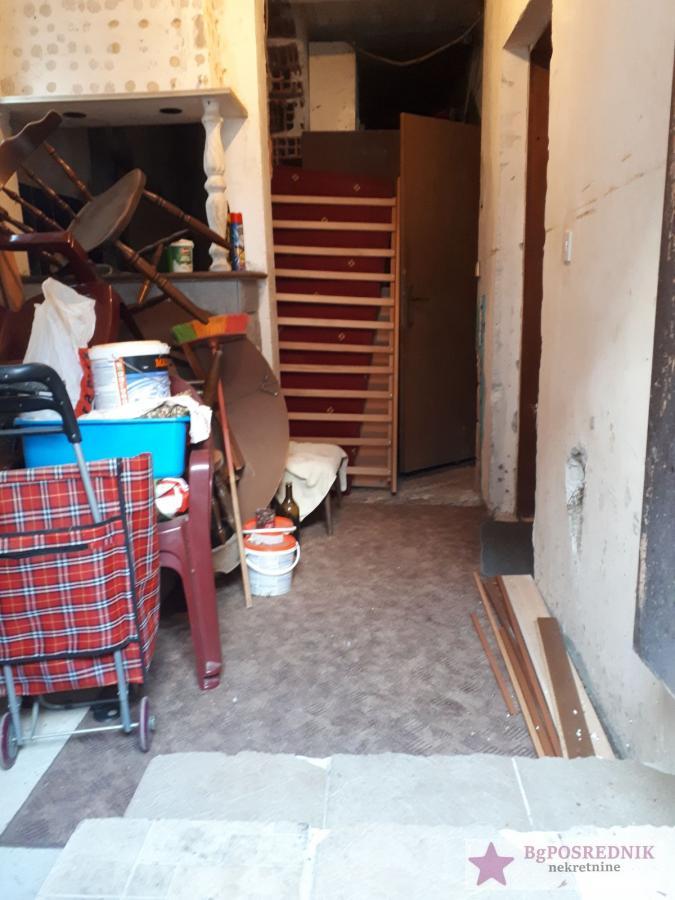 Rakovica, Petlovo brdo, Omladinsko šetalište, 91.3m2 16