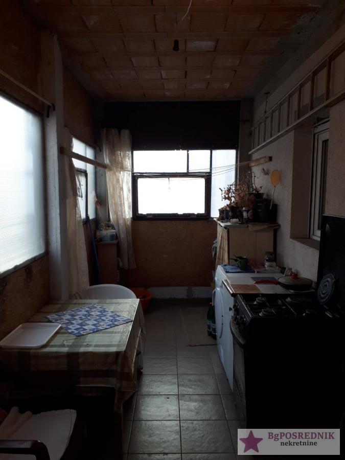 Rakovica, Petlovo brdo, Omladinsko šetalište, 91.3m2 19