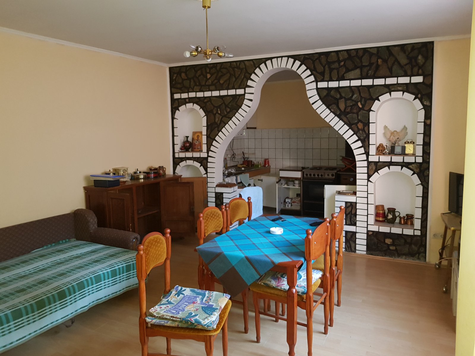 Prodajem porodicnu zgradu u Beloj Crkvi 2