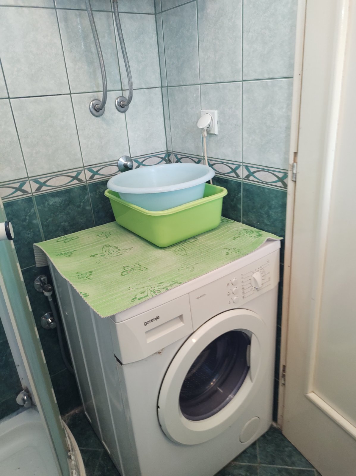 Izdajem garsonjeru komplet namestena  24 kvadrata 5