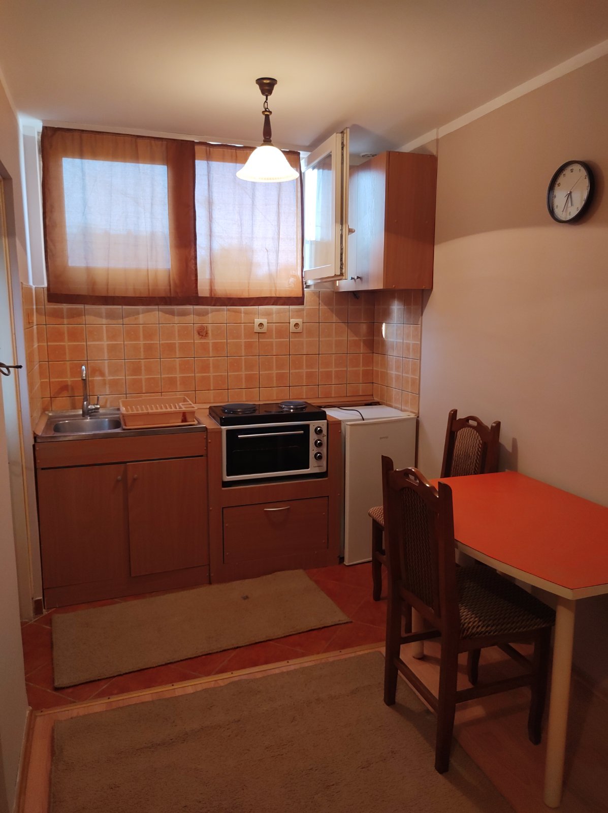 Izdajem garsonjeru komplet namestena  24 kvadrata 4