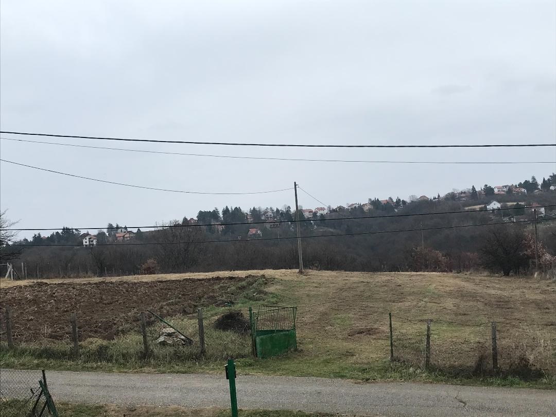 Beograd Lipovica plac 45ari deljiv 2