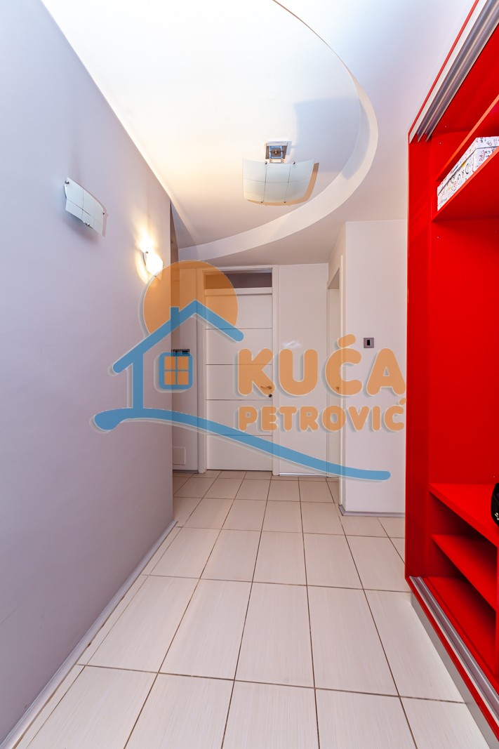 četvorosoban stan, 199 m2, Pantelej, Studenička ID: p-012882 9