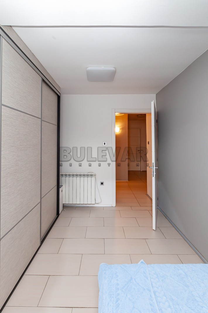 četvorosoban stan, 199 m2, Pantelej, Studenička ID: p-012882 11