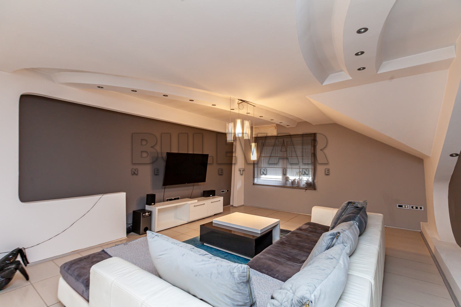 četvorosoban stan, 199 m2, Pantelej, Studenička ID: p-012882 2