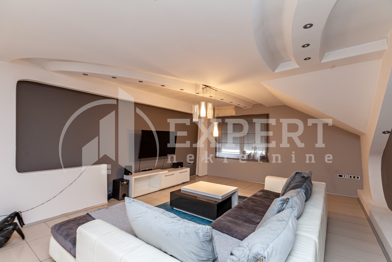 četvorosoban stan, 199 m2, Pantelej, Studenička ID: p-012882 2